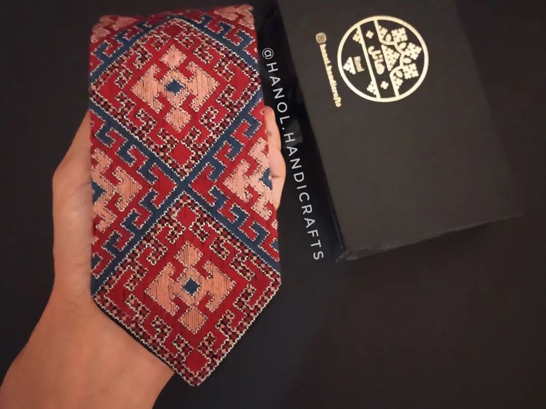 کراوات سوزن دوزی